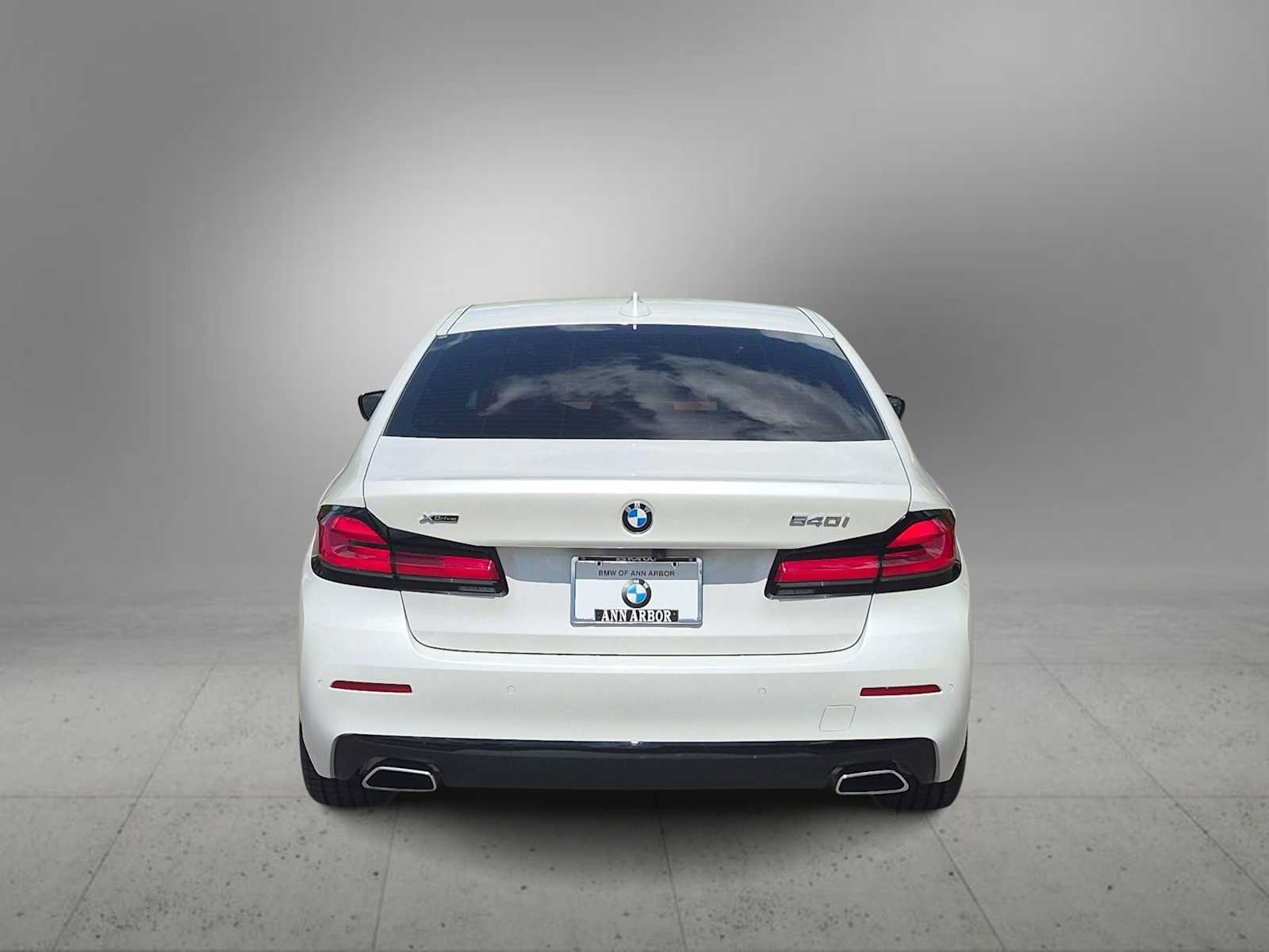 Used 2023 BMW 540i xDrive w/ Premium Package AWD/4WD image 7