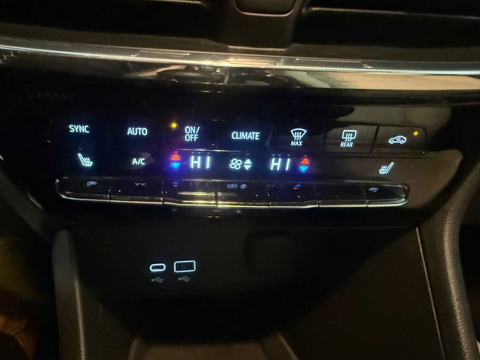 Used 2025 Buick Encore GX Avenir w/ Avenir Convenience Package FWD image 33