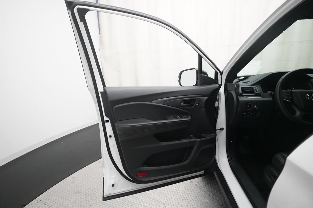 Certified 2025 Honda Passport EX-L image 28