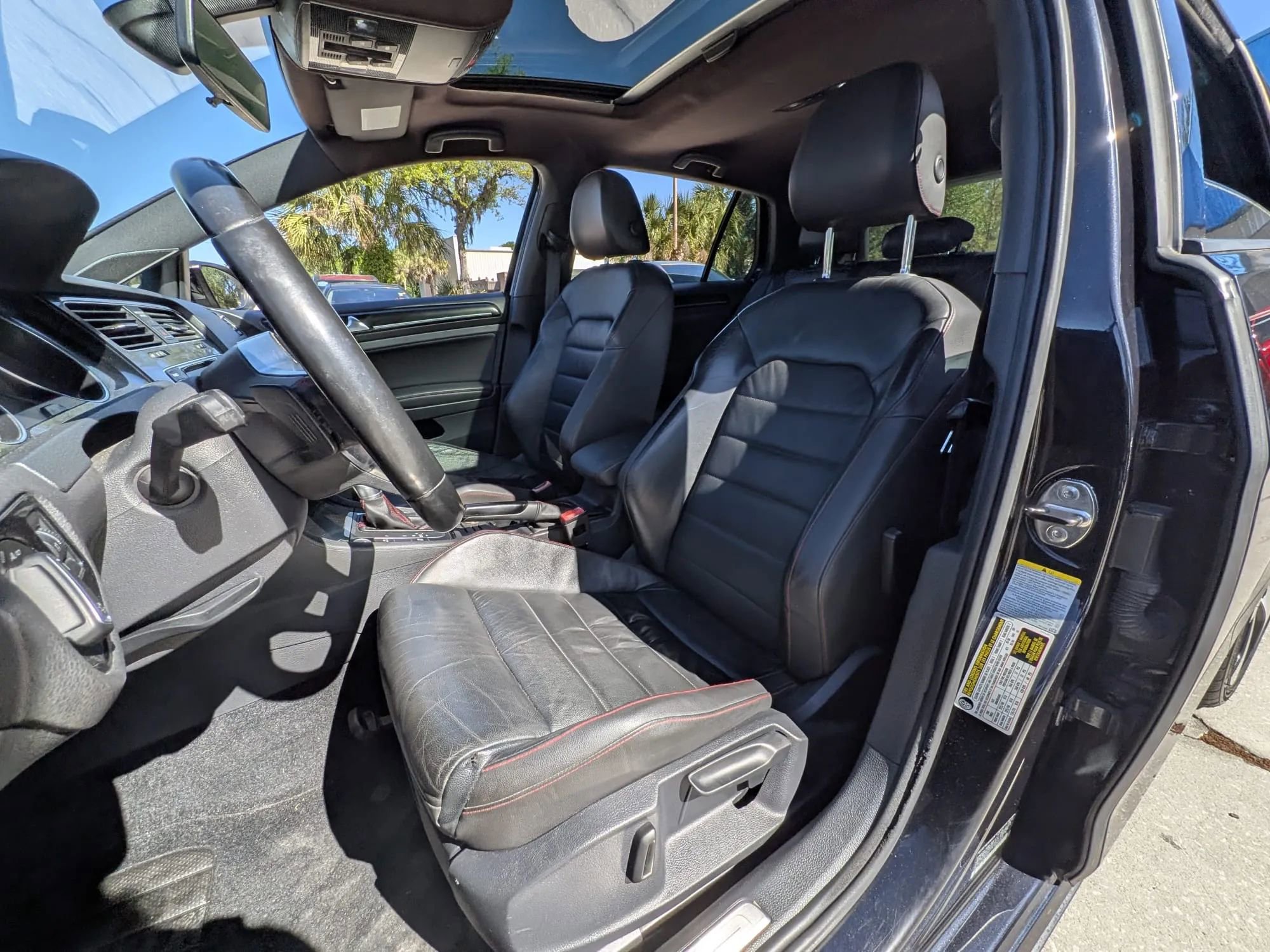 Used 2015 Volkswagen Golf 4-Door image 13