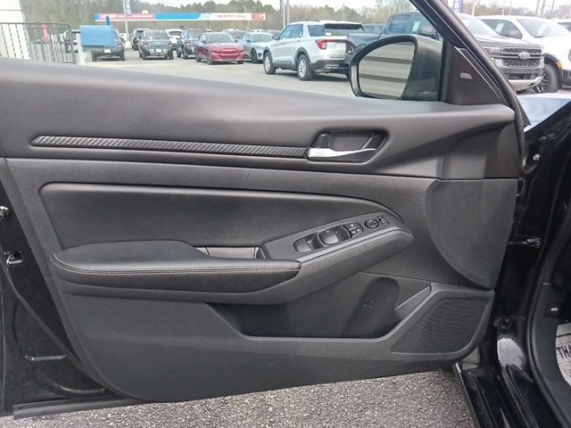 Used 2024 Nissan Altima 2.5 SV image 11