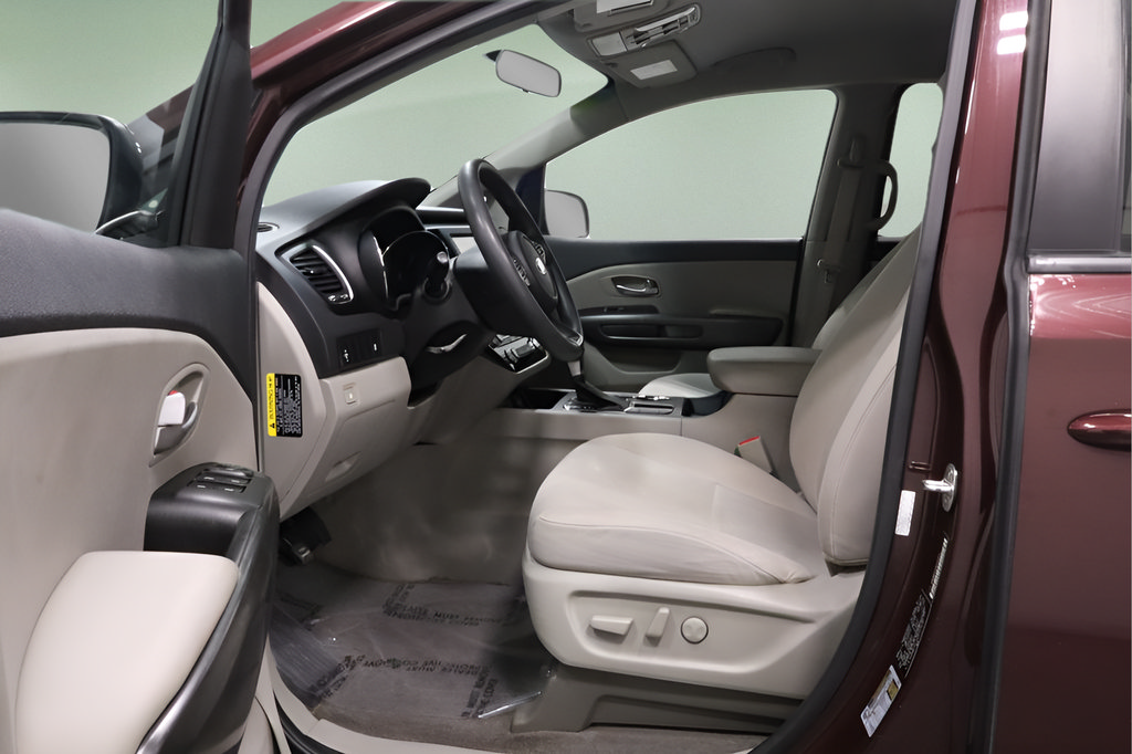 Used 2019 Kia Sedona LX FWD image 8
