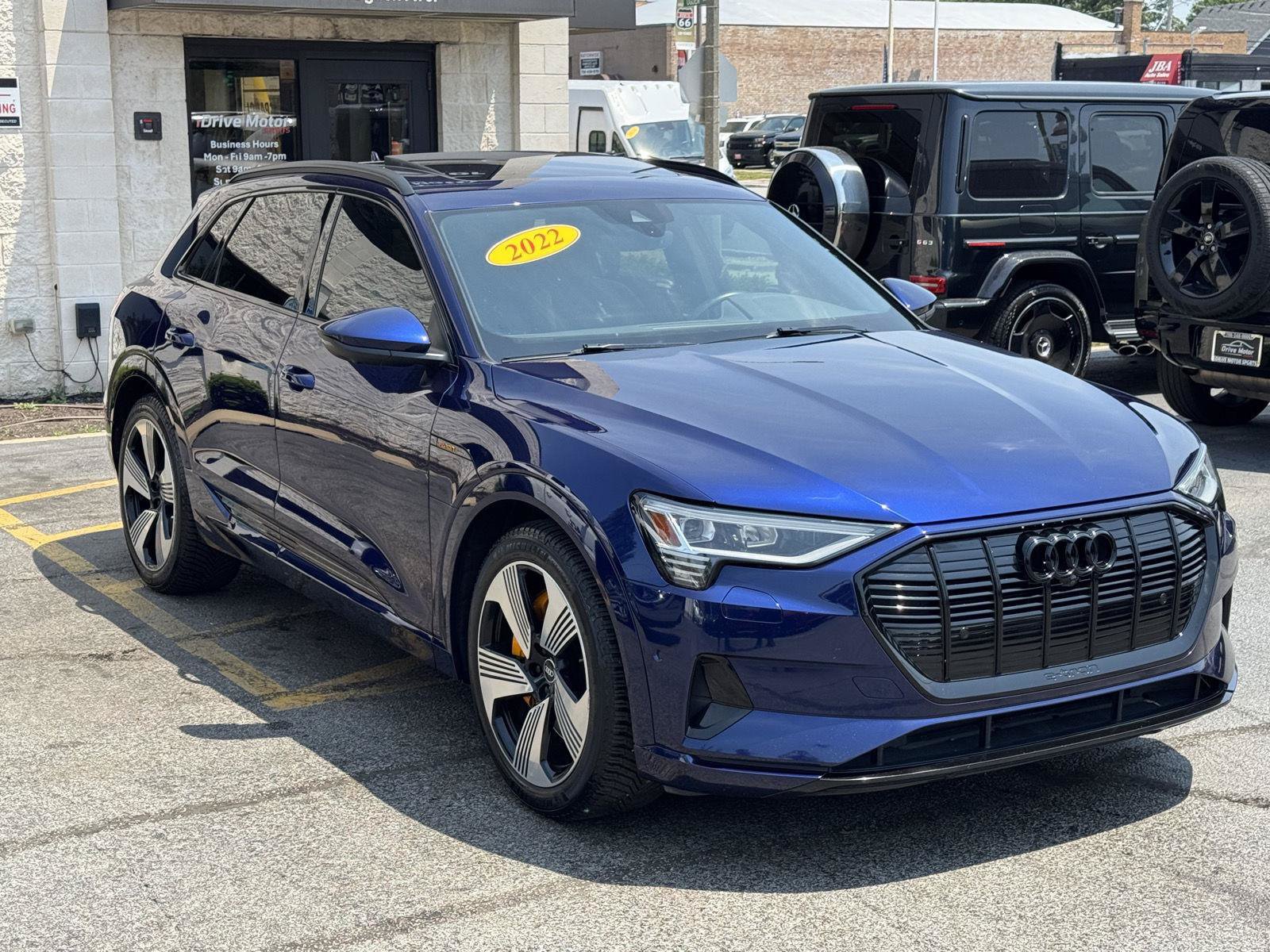 Used 2022 Audi e-tron Premium Plus w/ Premium Plus Package AWD/4WD image 17