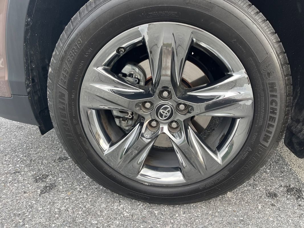 Used 2018 Toyota Highlander Limited Platinum AWD/4WD image 13