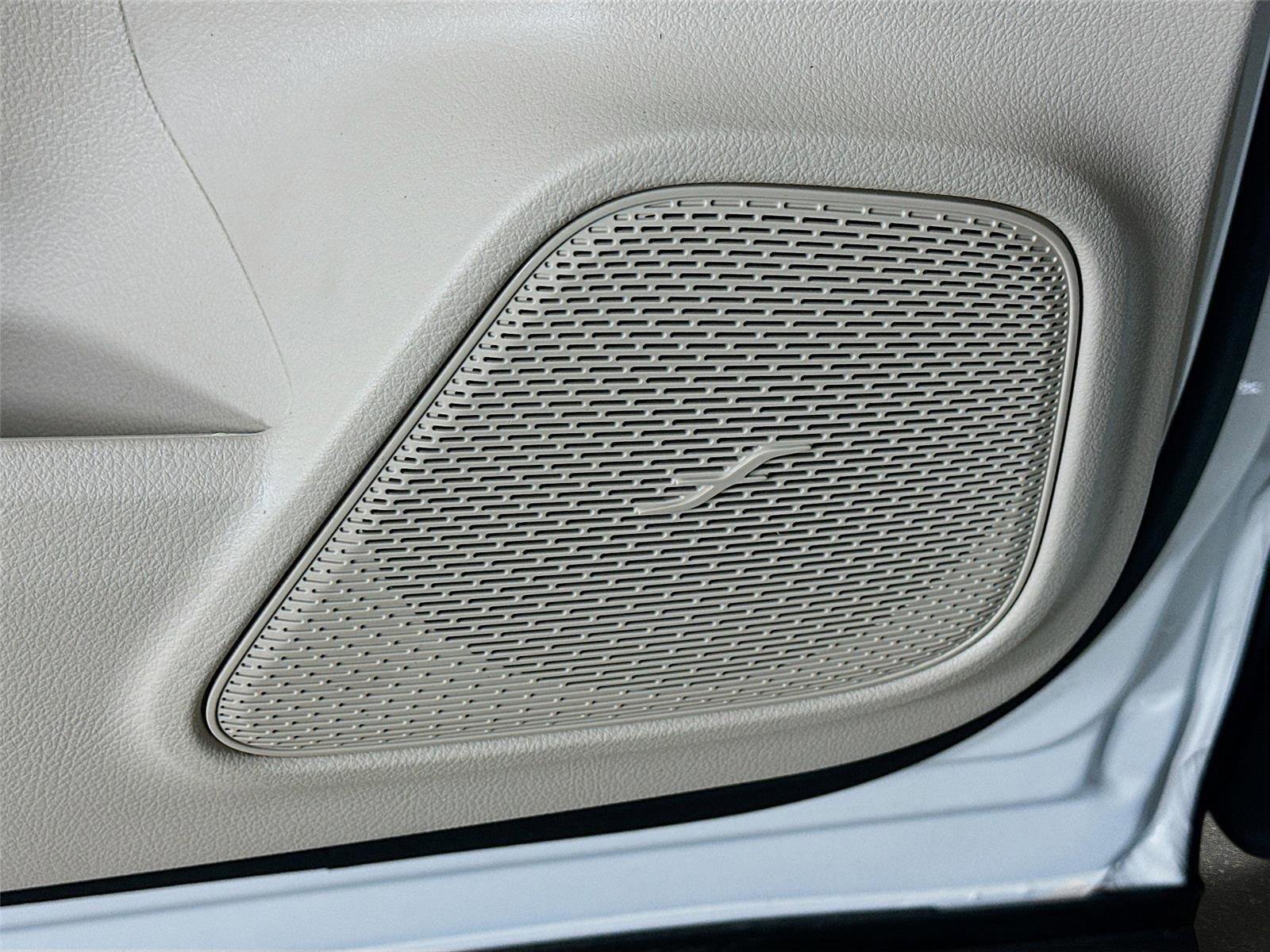 Certified 2025 Mercedes-Benz GLB 250 4MATIC image 24