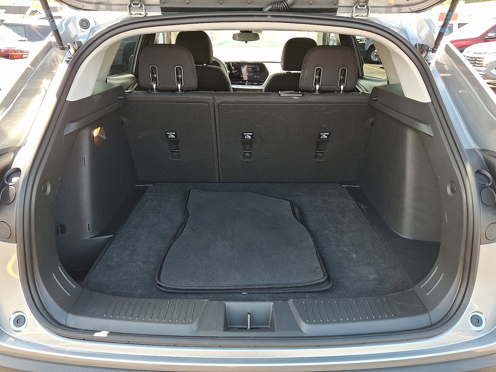 Used 2025 Chevrolet Trax LS image 28