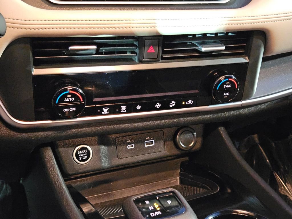 Used 2023 Nissan Rogue SV image 25