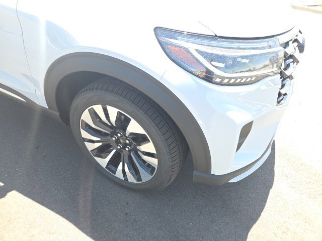 New 2026 Ford Explorer Platinum w/ LUX Leather Package AWD/4WD image 12