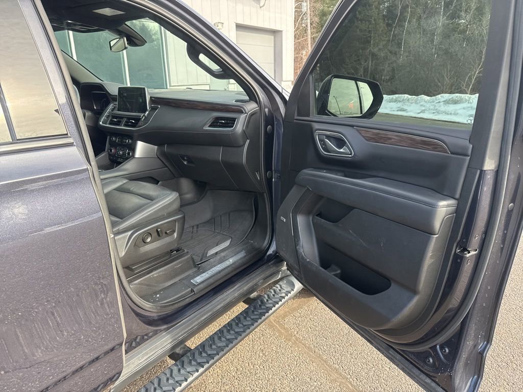 Used 2022 Chevrolet Suburban Z71 w/ Luxury Package image 22