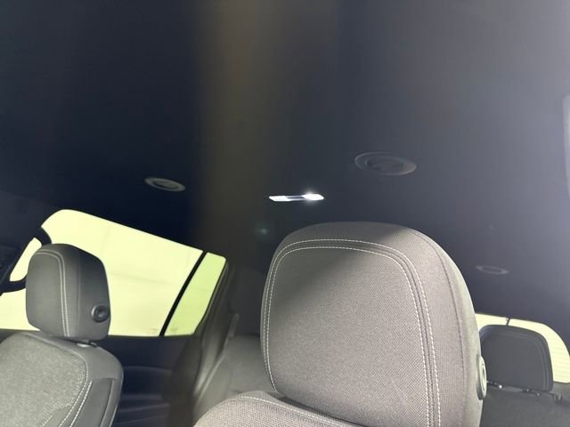 Used 2025 Chevrolet Traverse LT image 12