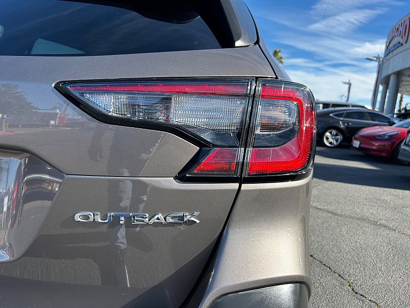 Used 2022 Subaru Outback Limited image 19