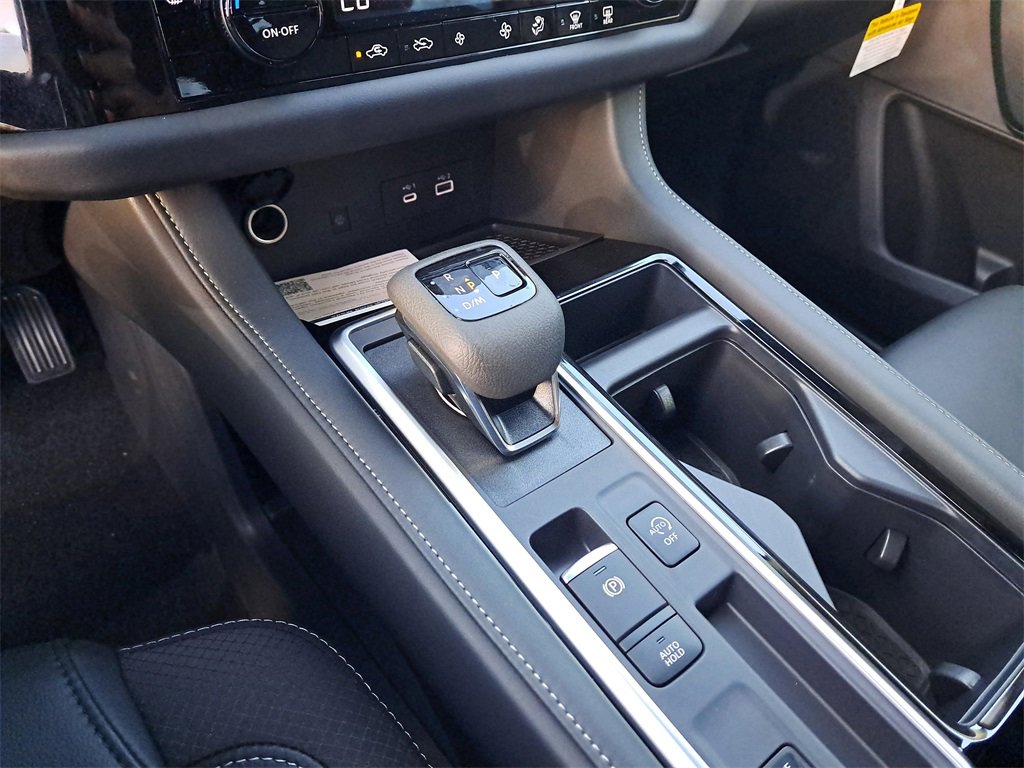 New 2025 Nissan Pathfinder SL w/ Black Appearance Package image 9