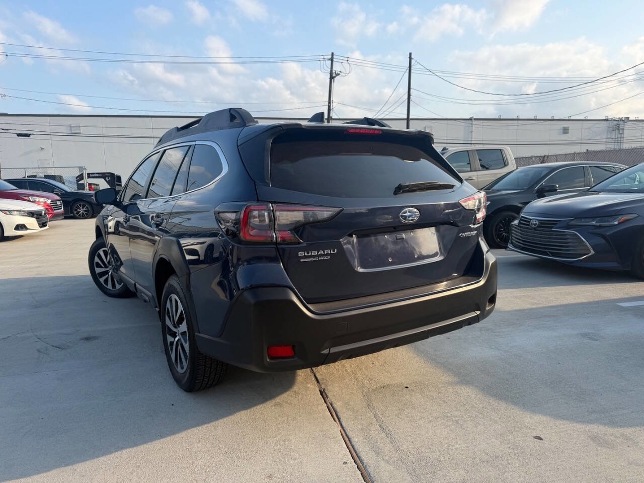Used 2024 Subaru Outback Premium AWD/4WD image 3