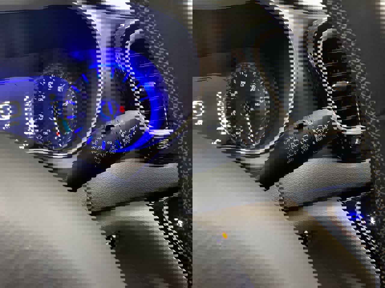 Used 2024 Chrysler Pacifica Touring-L image 21