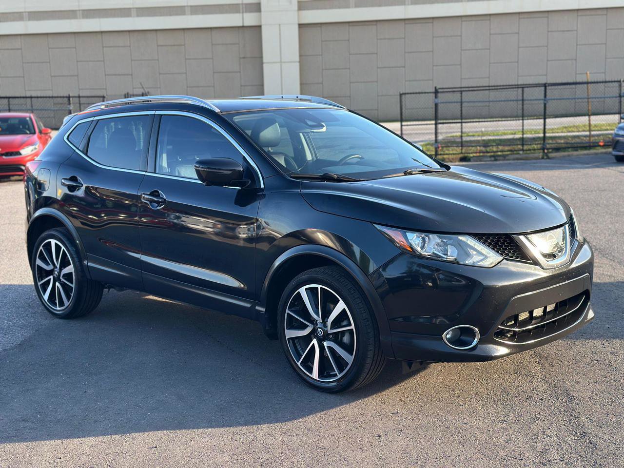 Used 2017 Nissan Rogue Sport SL w/ SL Premium Package FWD image 2