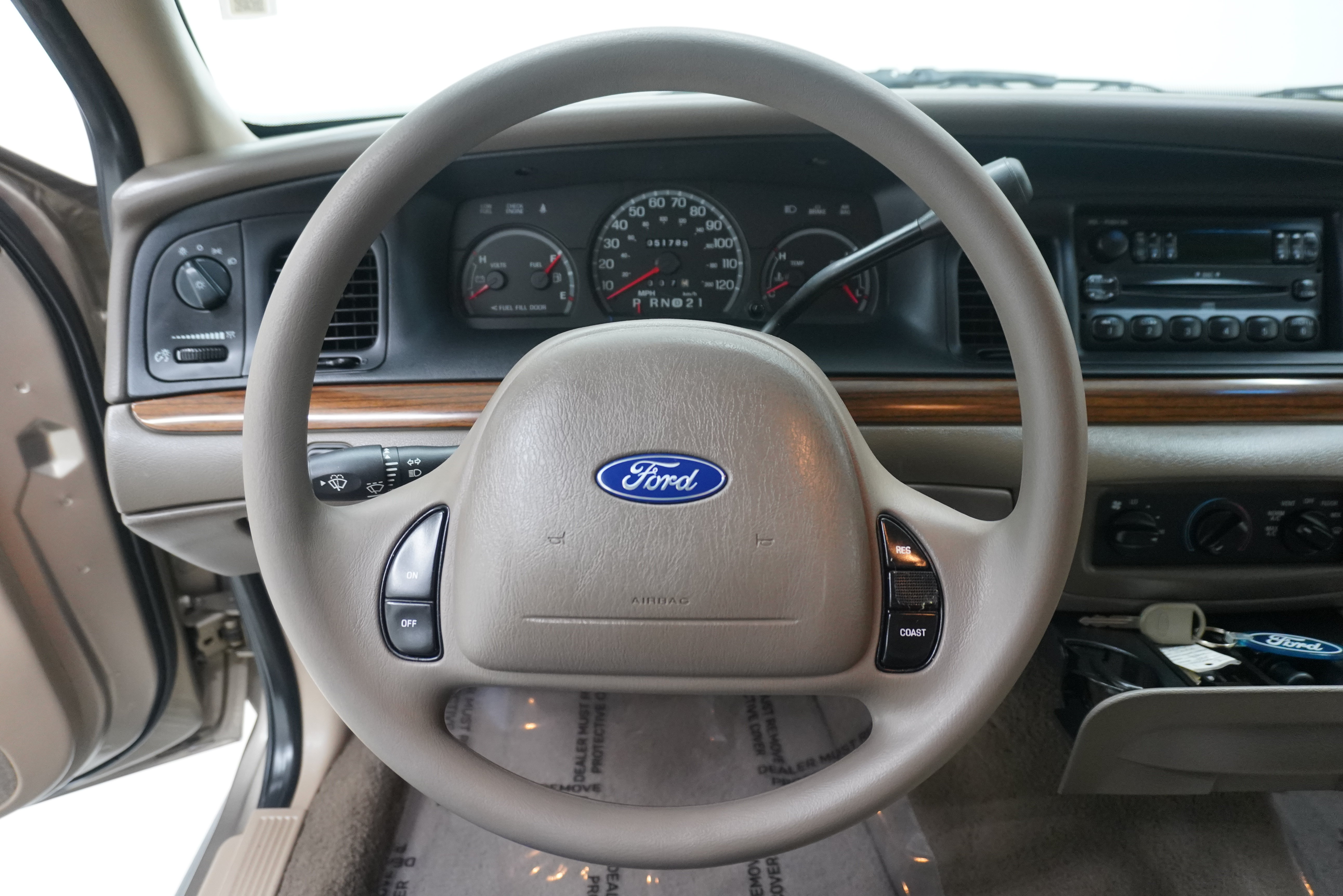 Used 2004 Ford Crown Victoria LX RWD image 14