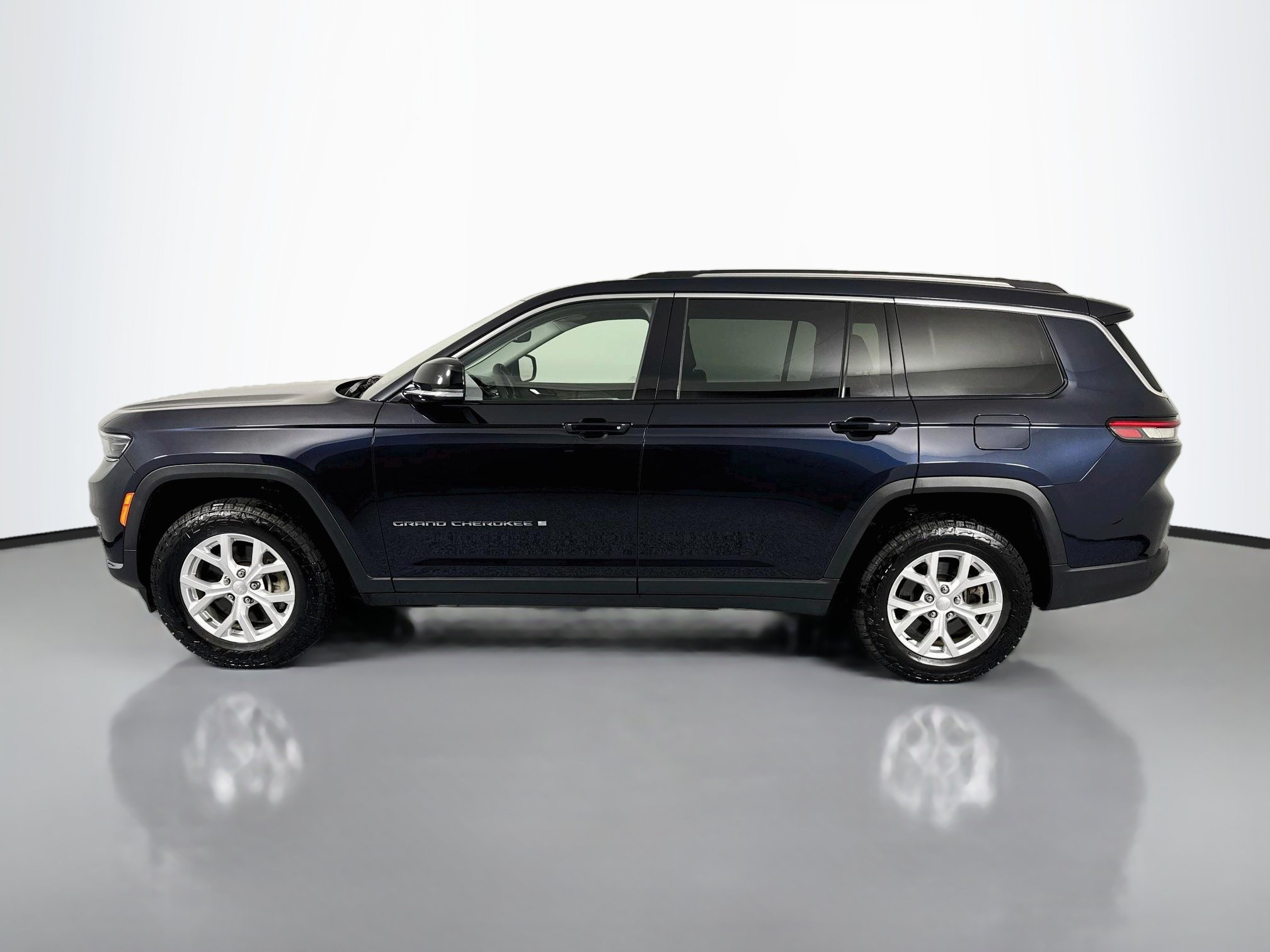 Used 2023 Jeep Grand Cherokee L Limited w/ Trailer Tow Group (B) AWD/4WD image 8