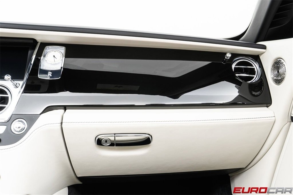 Used 2018 Rolls-Royce Dawn image 31