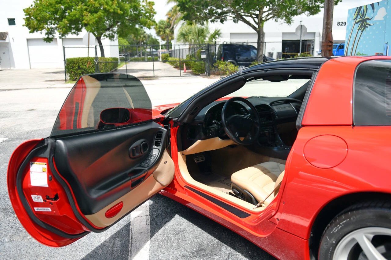 Used 2004 Chevrolet Corvette Coupe w/ Roof Package RWD image 14