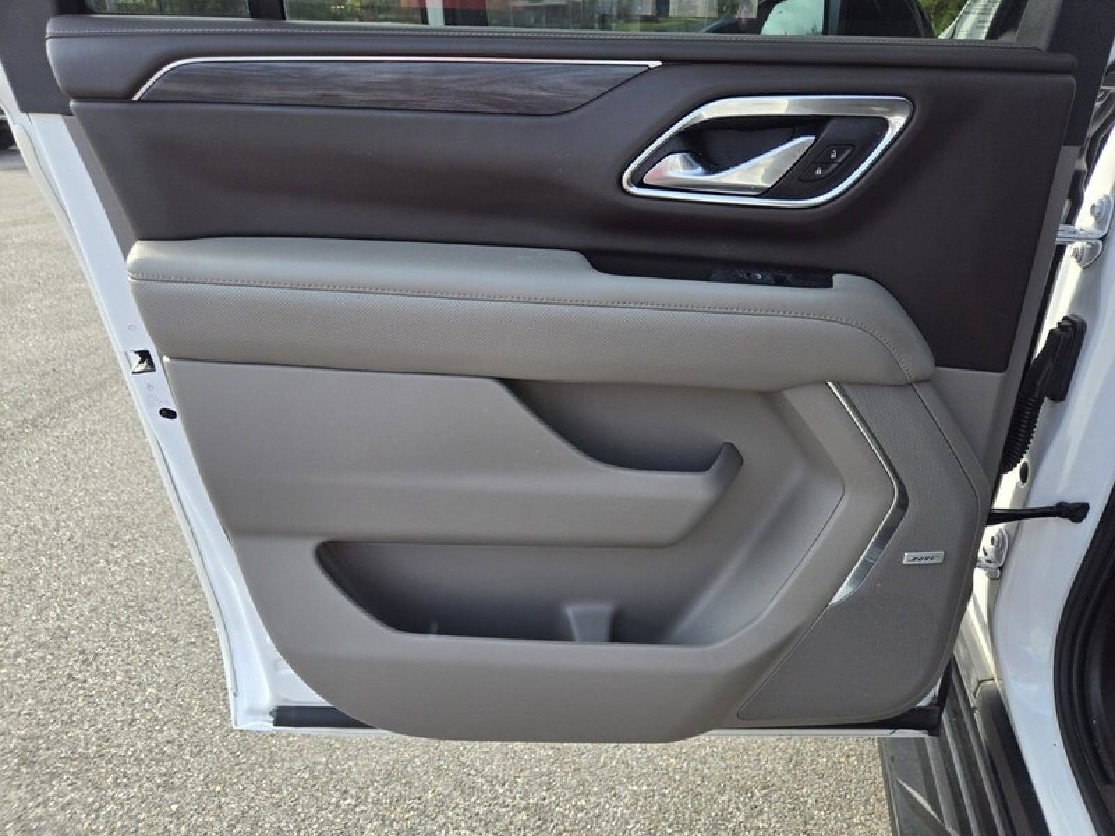 Used 2021 GMC Yukon XL SLT w/ SLT Premium Package image 31