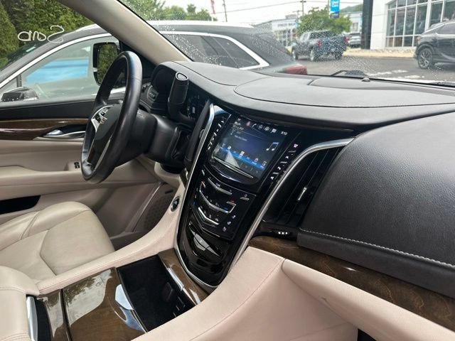 Used 2019 Cadillac Escalade Premium Luxury AWD/4WD image 19