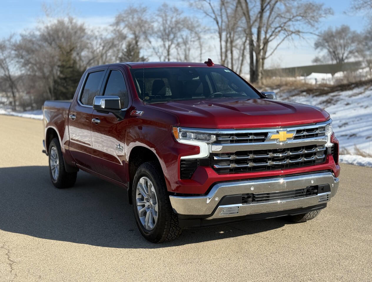 Used 2025 Chevrolet Silverado 1500 LTZ image 2