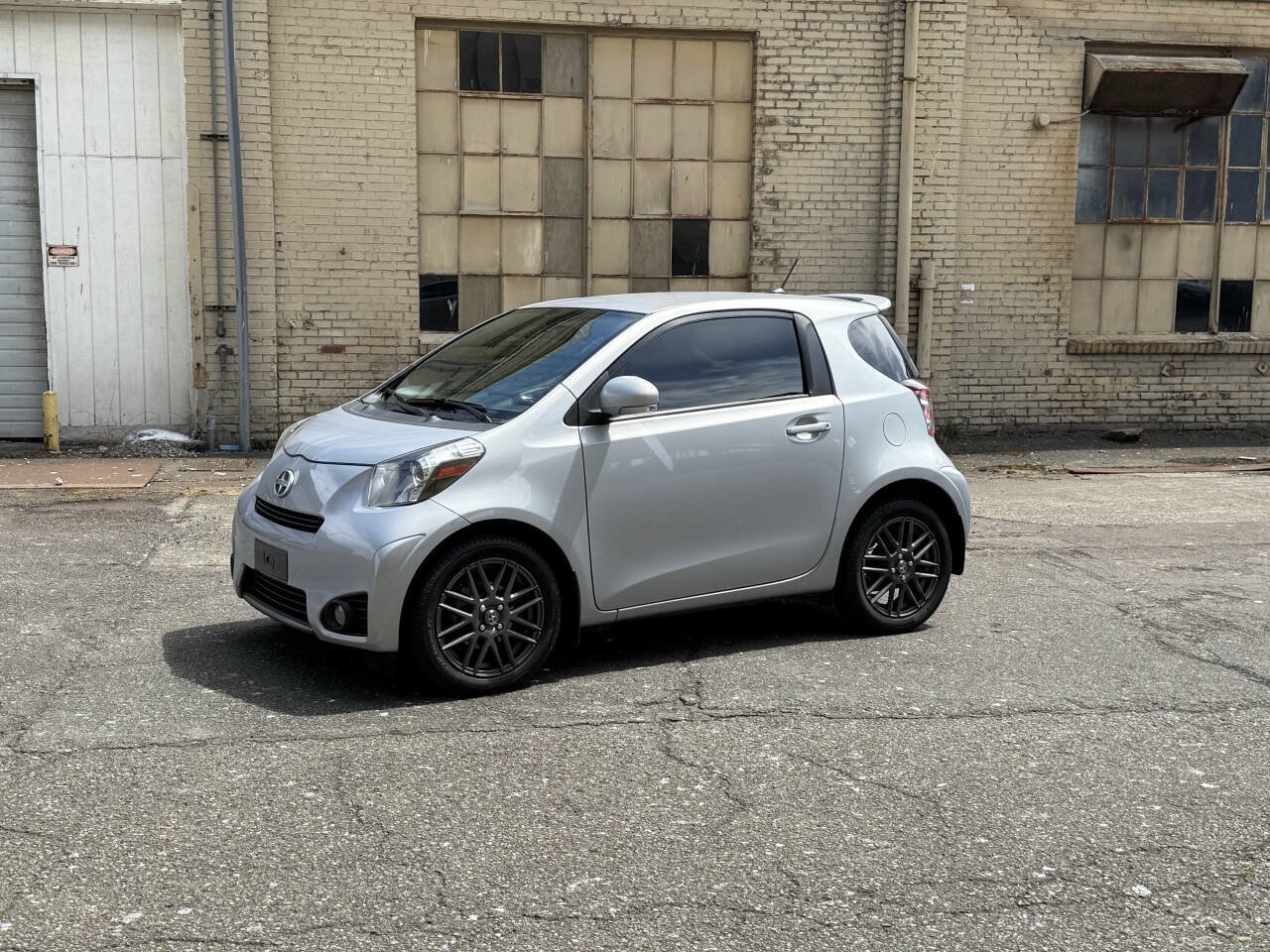 Used 2014 Scion iQ 10 Series FWD image 3