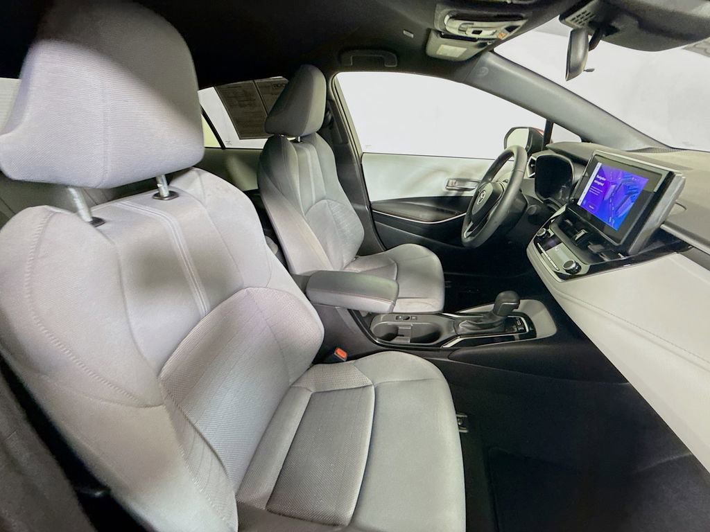 Used 2025 Toyota Corolla SE image 25