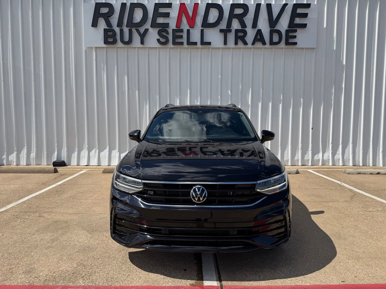 Used 2022 Volkswagen Tiguan SE R-Line FWD image 10