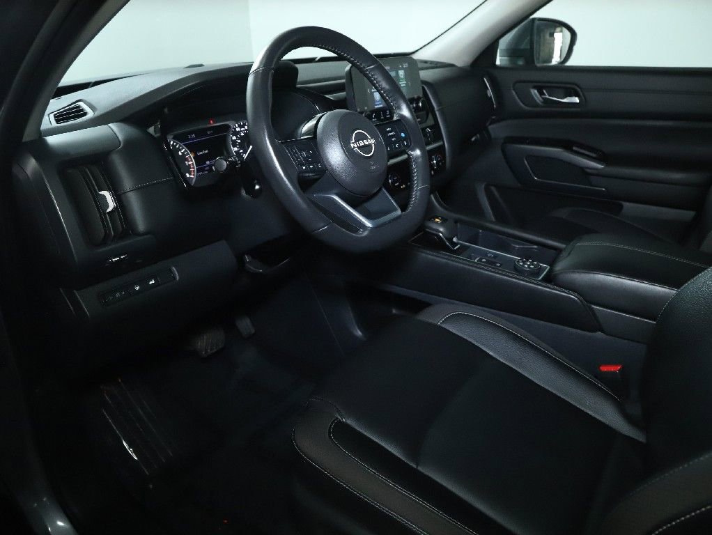 Used 2025 Nissan Pathfinder SL AWD/4WD image 19