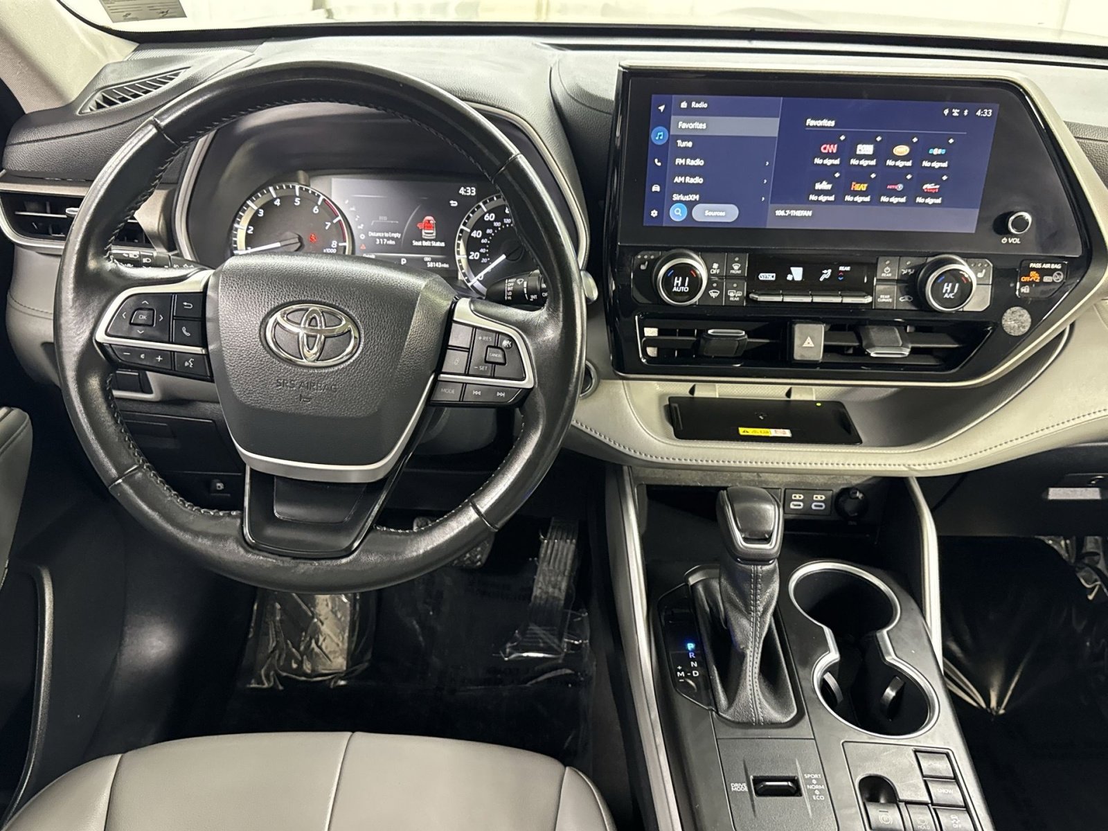 Used 2023 Toyota Highlander XLE FWD image 35