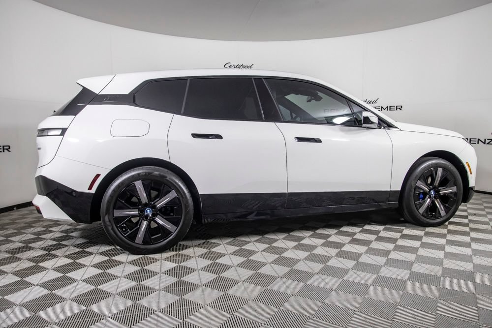 Used 2024 BMW iX xDrive50 w/ Sport Package AWD/4WD image 4
