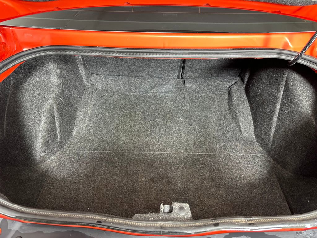 Used 2016 Dodge Challenger SXT RWD image 6