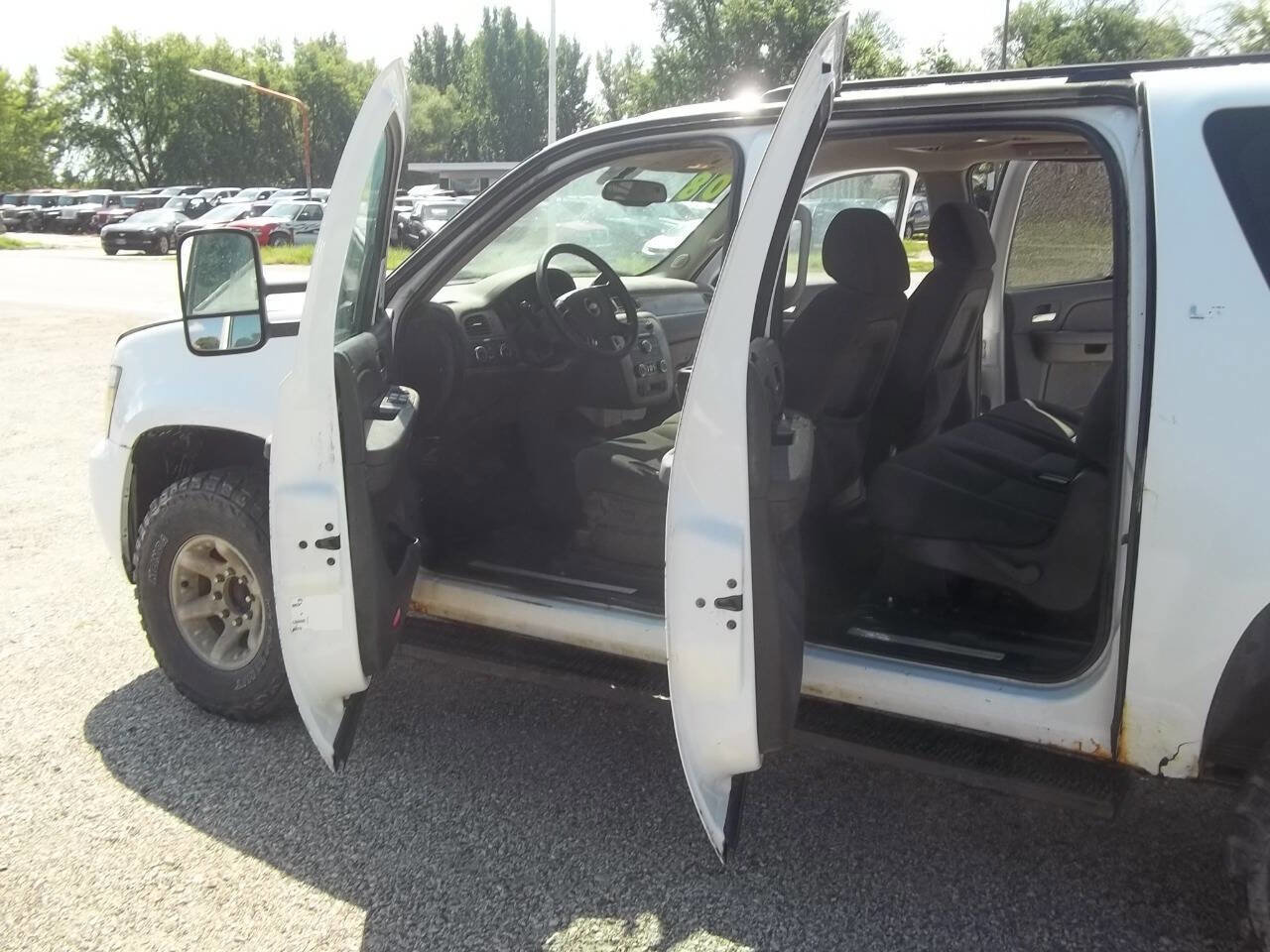 Used 2008 Chevrolet Suburban 2500 w/ Snow Plow Prep Package image 9