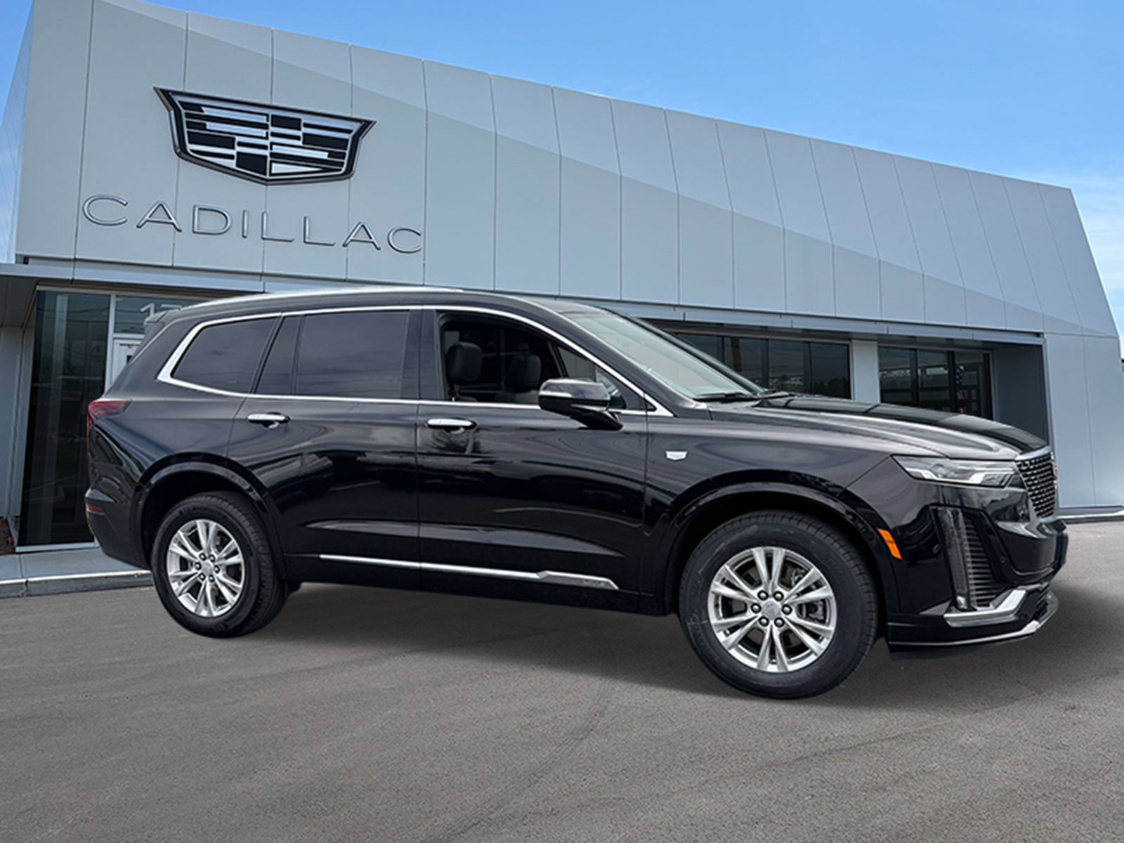 Certified 2024 Cadillac XT6 Luxury w/ LPO, Floor Liner Package AWD/4WD image 5