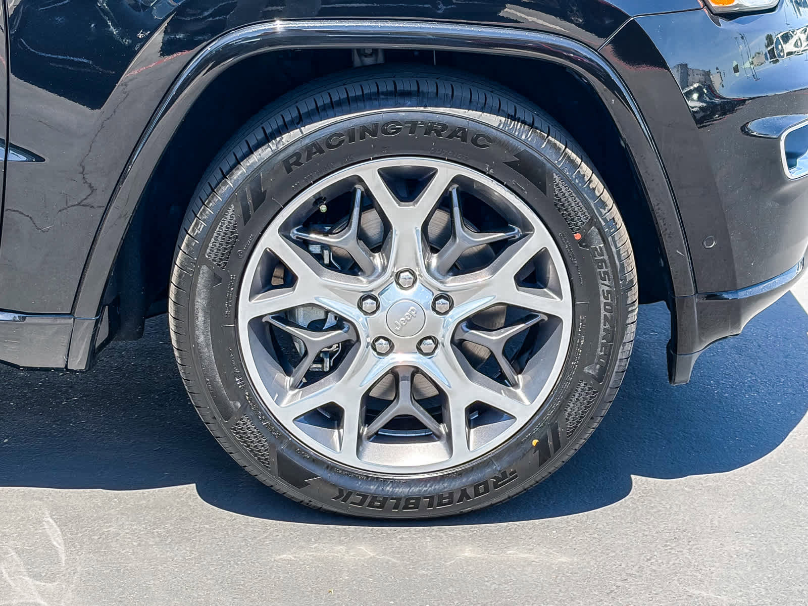 Used 2020 Jeep Grand Cherokee Overland AWD/4WD image 9