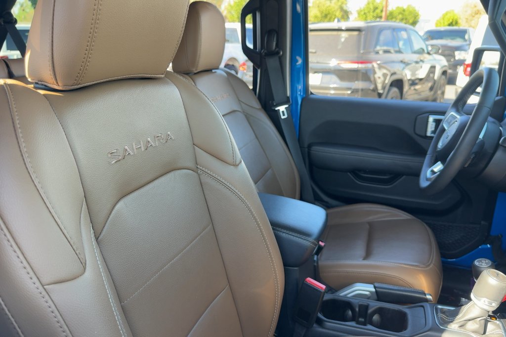 Used 2023 Jeep Wrangler Unlimited Sahara AWD/4WD image 15