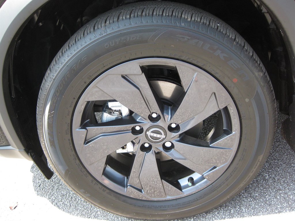 Used 2026 Nissan Rogue SV FWD image 8