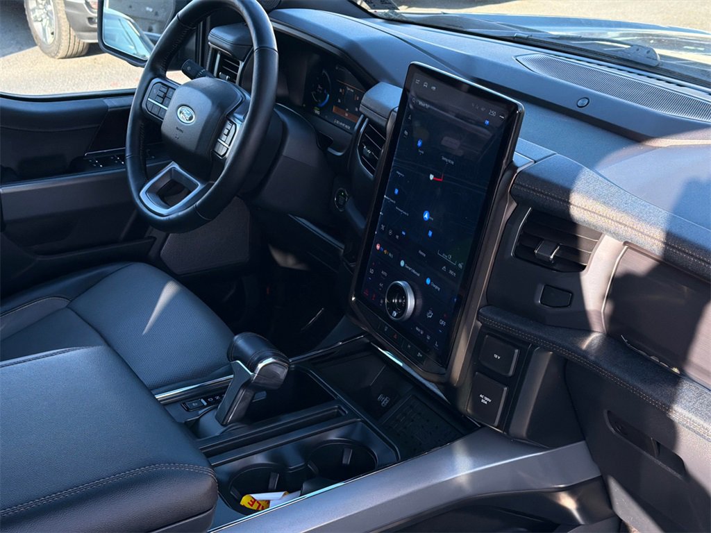 Used 2023 Ford F150 Lightning Lariat image 9