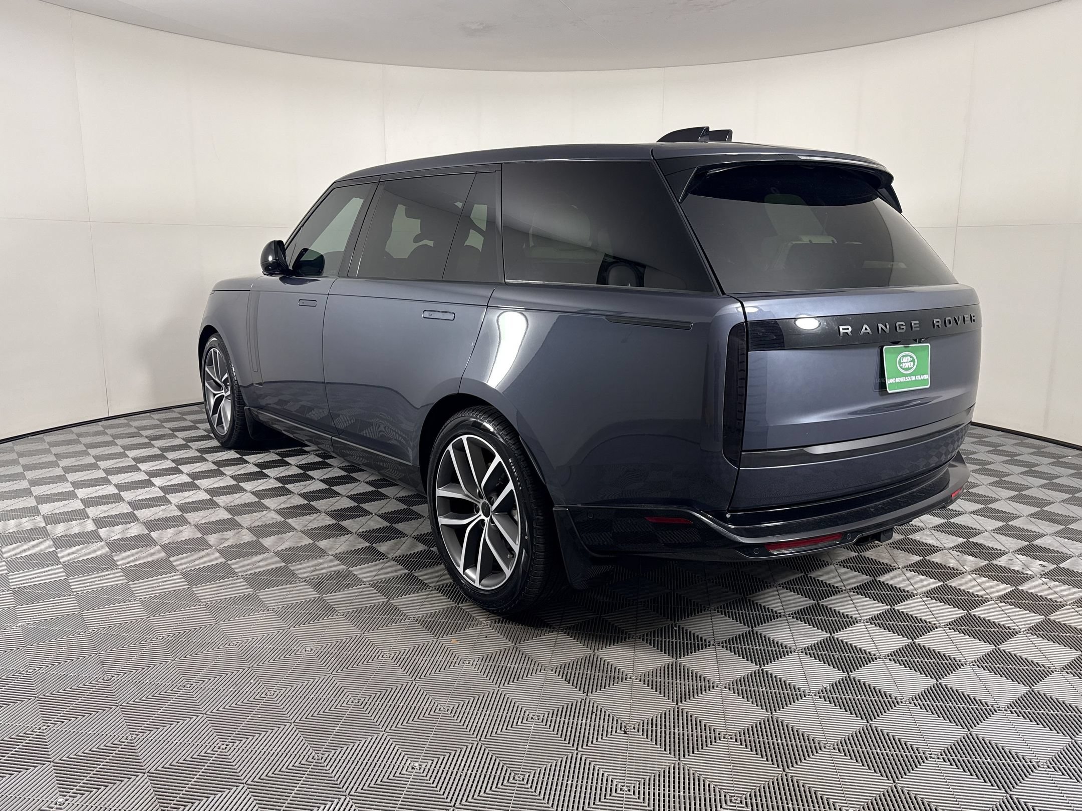 New 2026 Land Rover Range Rover Long Wheelbase SE AWD/4WD image 3