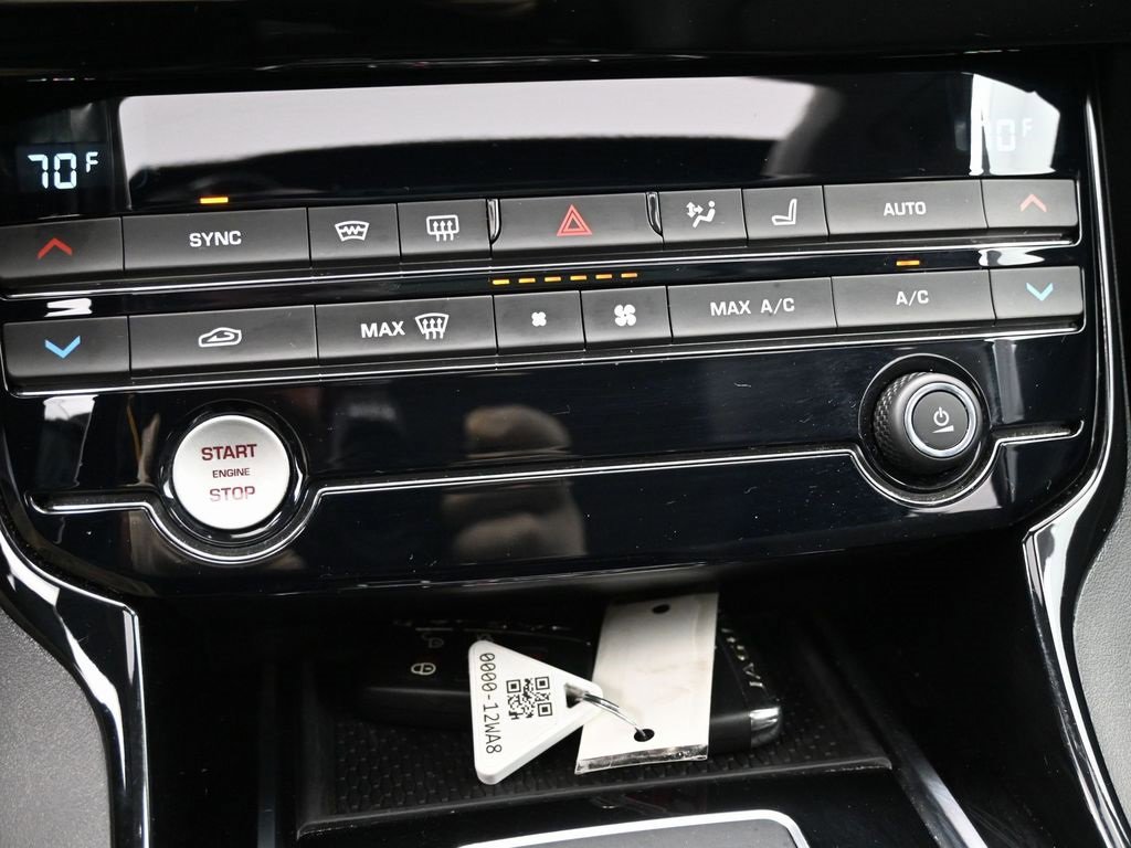 Used 2017 Jaguar XE Premium image 29