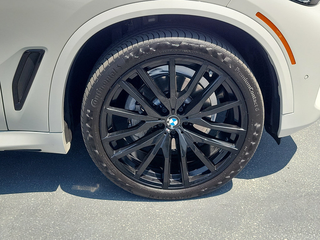 Used 2022 BMW X5 sDrive40i w/ M Sport Package RWD image 4