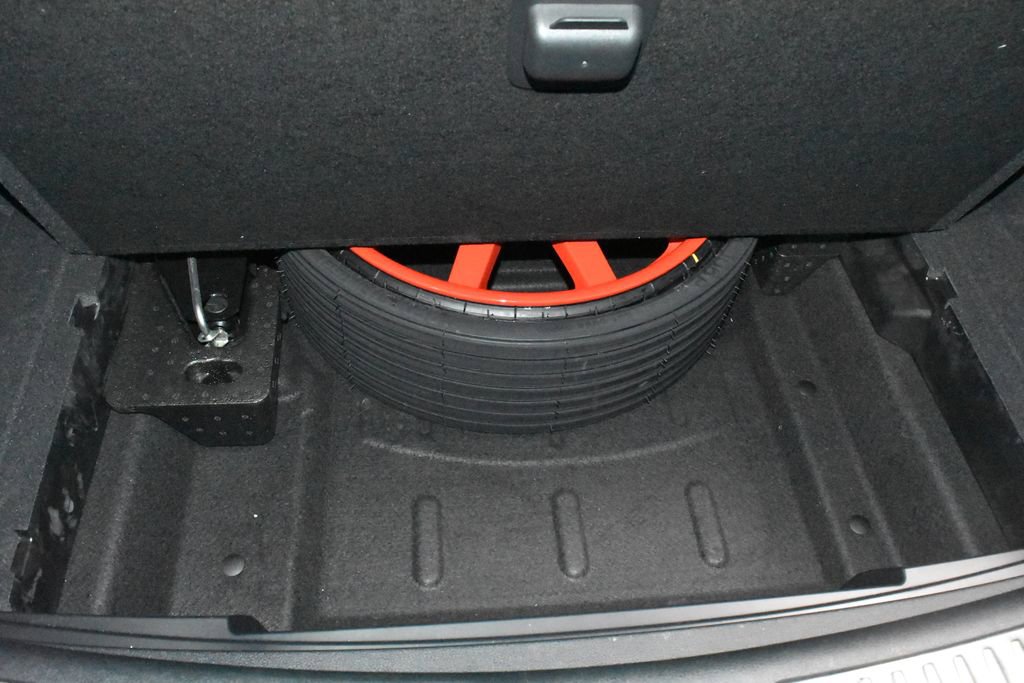 Used 2023 Porsche Macan Turbo image 35