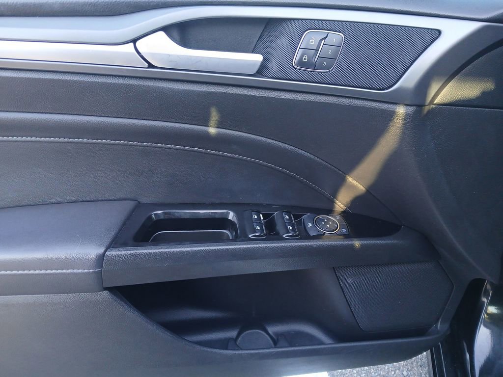 Used 2014 Ford Fusion Titanium image 12