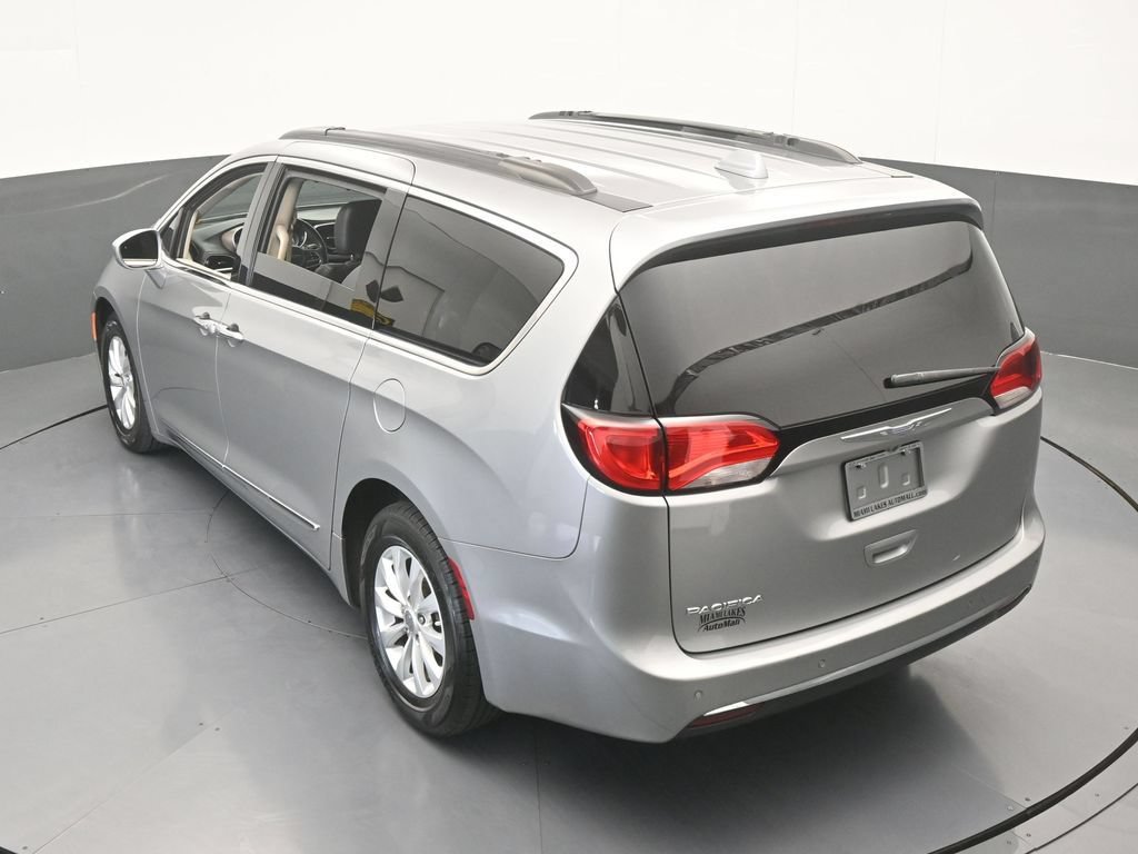 Used 2017 Chrysler Pacifica Touring-L FWD image 49