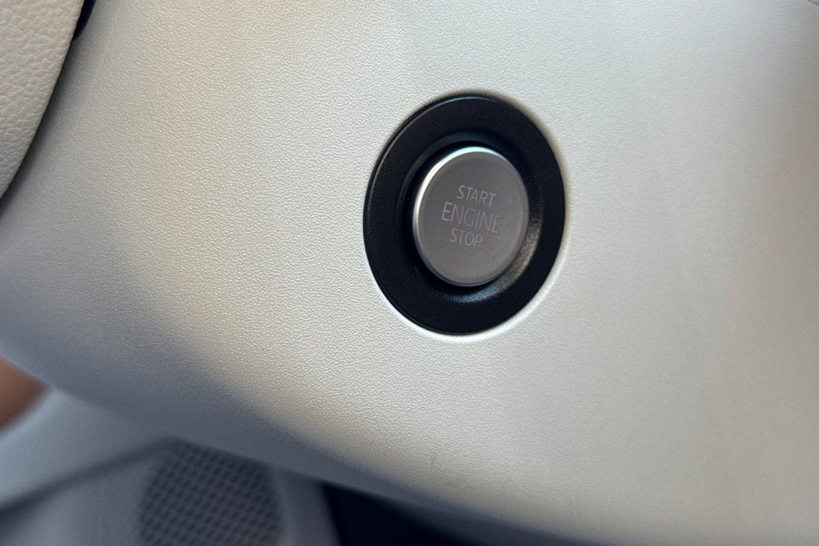 New 2025 Volkswagen ID. Buzz Pro S Plus RWD image 23