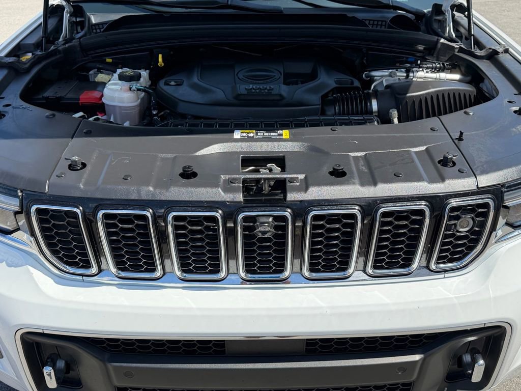 Used 2023 Jeep Grand Cherokee Overland w/ Adv Protech Group III AWD/4WD image 28