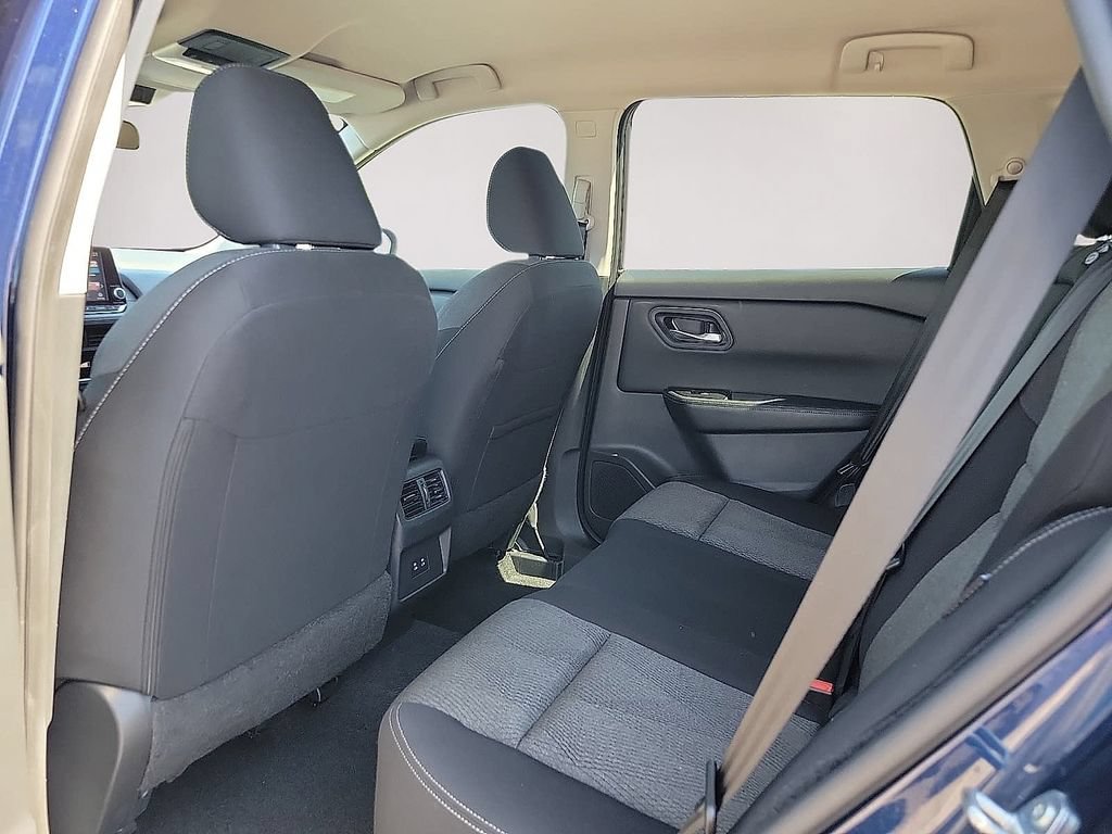 Used 2025 Nissan Rogue SV FWD image 9
