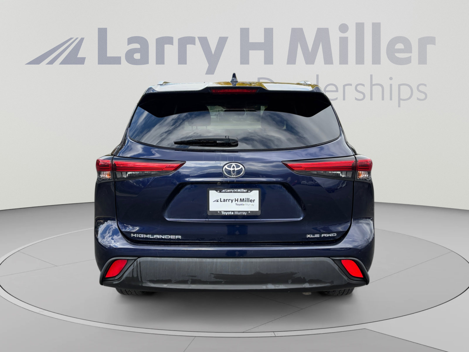 Used 2021 Toyota Highlander XLE AWD/4WD image 4