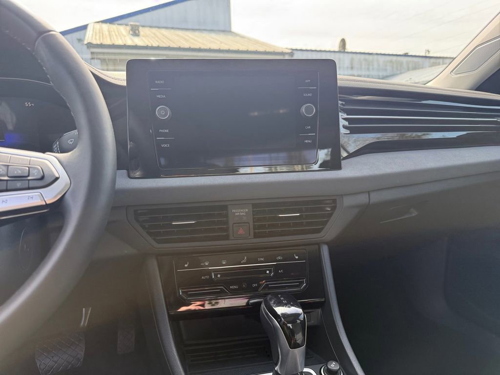 Used 2025 Volkswagen Jetta SE FWD image 21